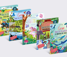 Libros de pegatinas Activity Deluxe